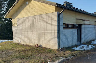 Vastaanoton sijainti talon päädyssä